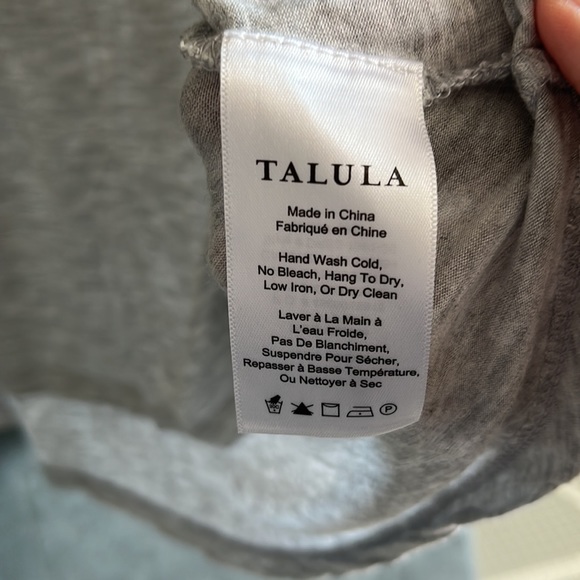 Aritizia Talula s/s t shirt in size Medium - Picture 3 of 5